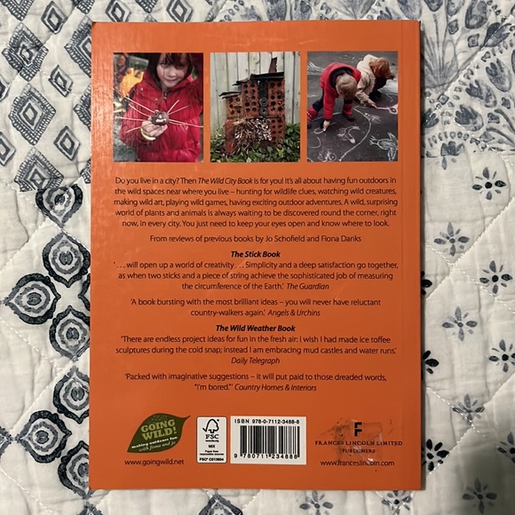 The Wild City Book: loads of things to do outdoors in towns and cities - Picture 2 of 3